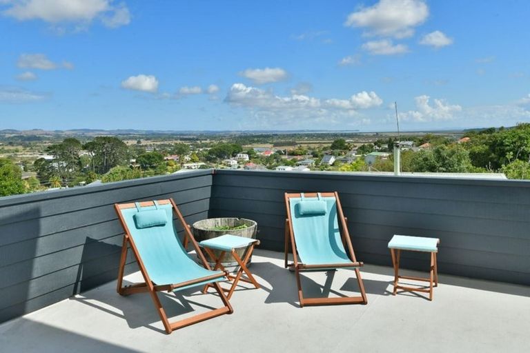 Photo of property in 77 Garfield Road, Helensville, 0800