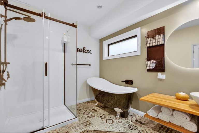 Photo of property in 8 Selwyn Road, Hospital Hill, Napier, 4110