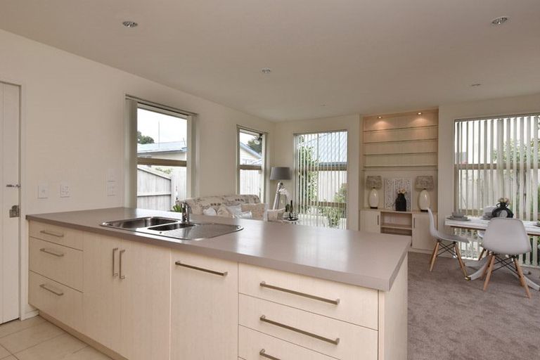 Photo of property in 3/38 Sawyers Arms Road, Northcote, Christchurch, 8052