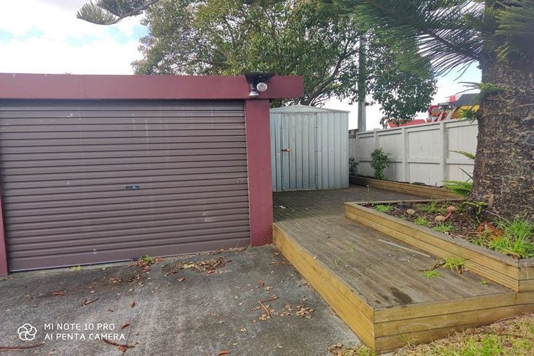 Photo of property in 31 Onewa Road, Northcote, Auckland, 0627