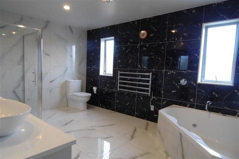 Photo of property in 17 Ballyboe Place, Pinehill, Auckland, 0632