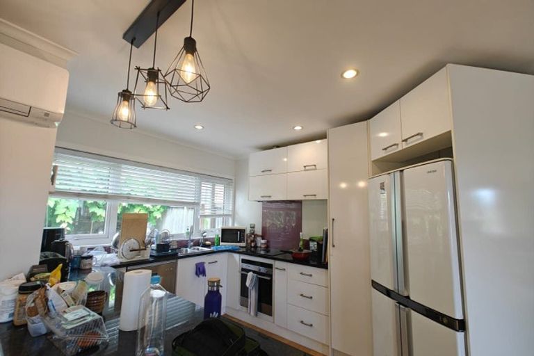 Photo of property in 31 Mandeville Place, Unsworth Heights, Auckland, 0632