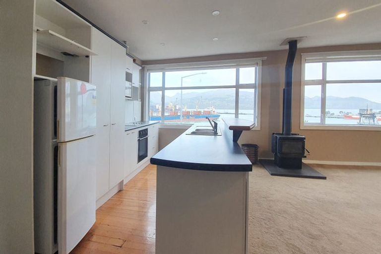 Photo of property in 2 Hawkhurst Road, Lyttelton, 8082