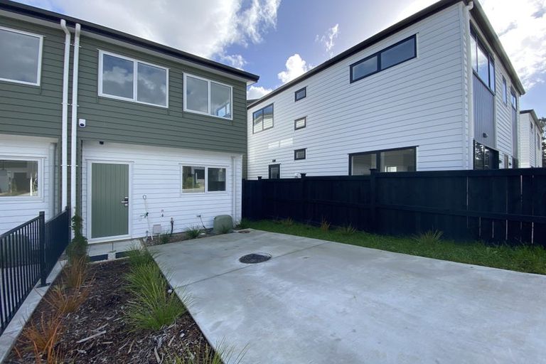 Photo of property in 35 Kaimai Avenue, Massey, Auckland, 0614