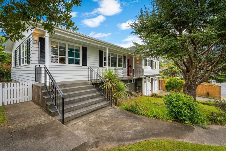 Photo of property in 6 Nuffield Street, Tawa, Wellington, 5028