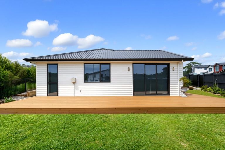 Photo of property in 7 Kiokio Place, Swanson, Auckland, 0614