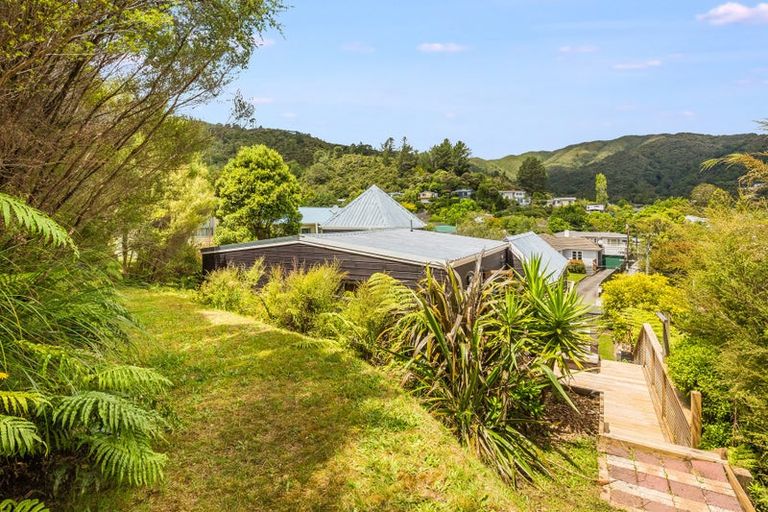 Photo of property in 7 Lowry Crescent, Stokes Valley, Lower Hutt, 5019