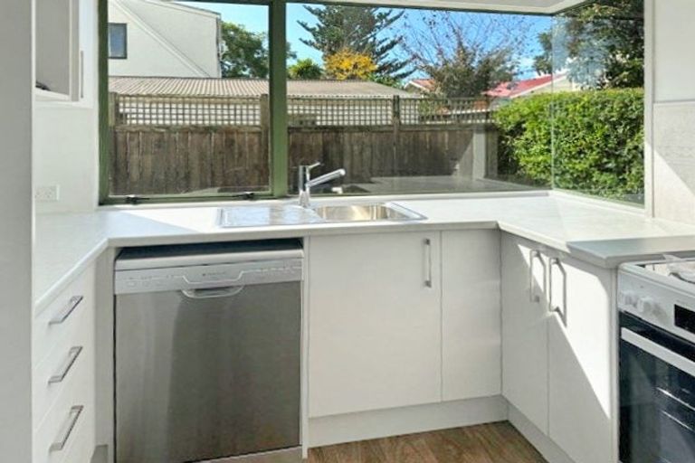 Photo of property in 2/18 Northcote Road, Takapuna, Auckland, 0622