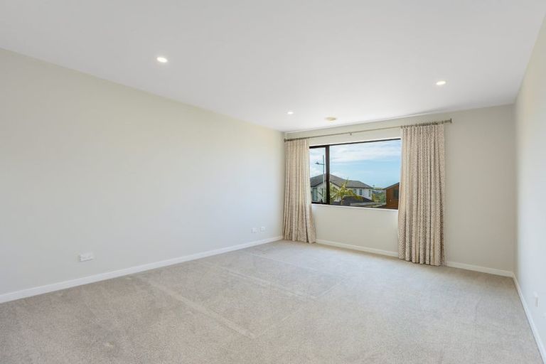 Photo of property in 42 Headland Drive, Long Bay, Auckland, 0630