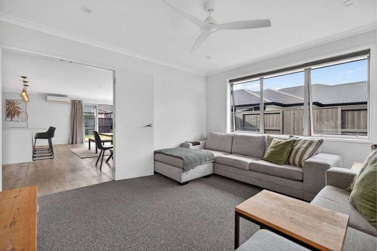 Photo of property in 33 Te Kio Crescent, Papamoa Beach, Papamoa, 3118