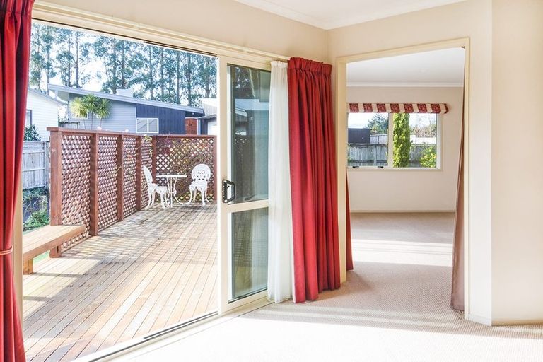 Photo of property in 41 Caulfield Place, Pukehangi, Rotorua, 3015