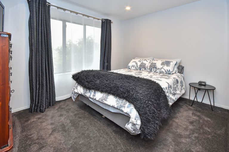 Photo of property in 21 Orinda Close, Botany Downs, Auckland, 2010