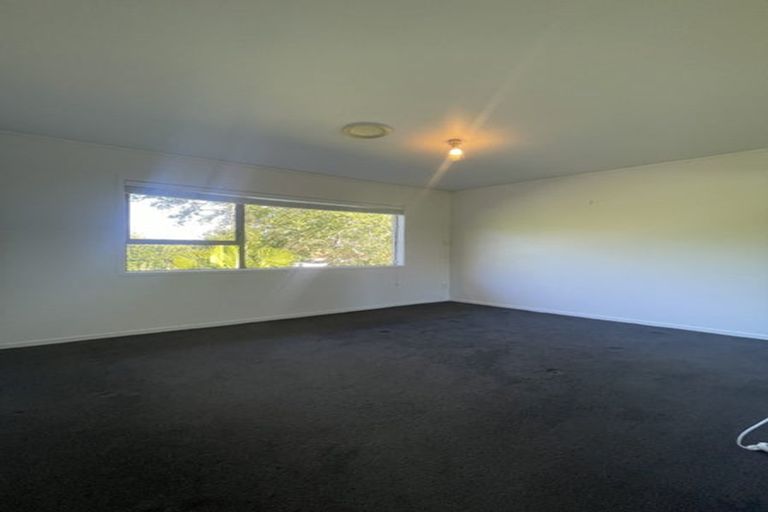 Photo of property in 2/43 Seaton Road, Murrays Bay, Auckland, 0630