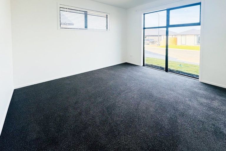 Photo of property in 37 Mehrtens Crescent, Woodend, 7691