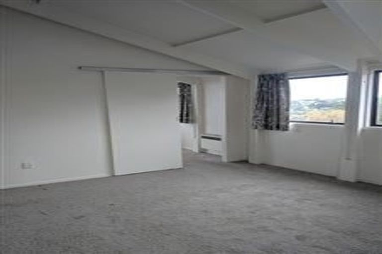 Photo of property in 2/30 Glen Vista Place, Bayview, Auckland, 0629