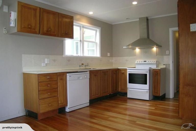 Photo of property in 40 Ruskin Road, Newlands, Wellington, 6037