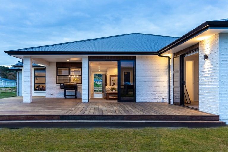 Photo of property in 7 Kanuka Grove, Kinloch, Taupo, 3377