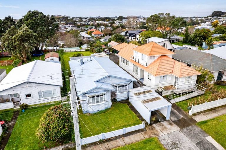 Photo of property in 27 Lyn Street, Lynmouth, New Plymouth, 4310