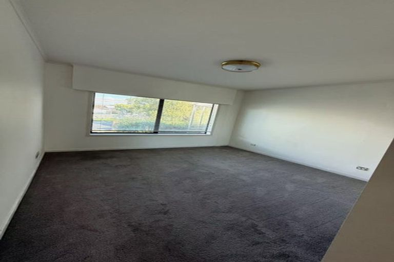 Photo of property in 11 Lake Pupuke Drive, Takapuna, Auckland, 0622