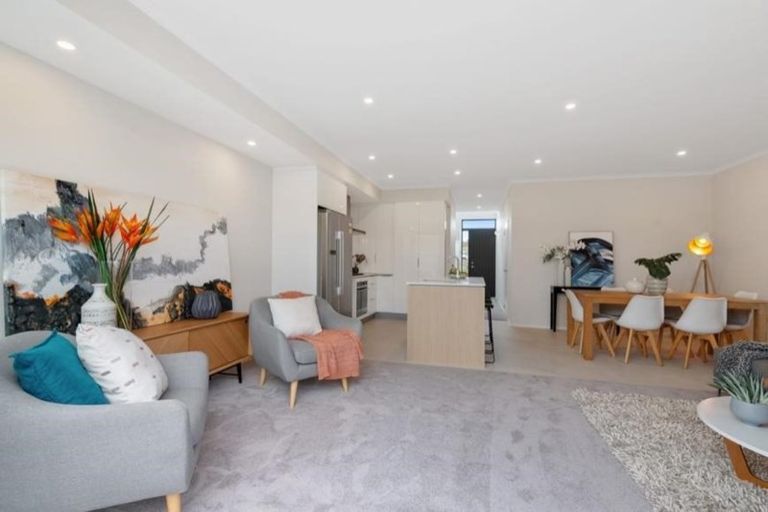 Photo of property in 30 Owen Chapman Drive, Red Beach, 0932