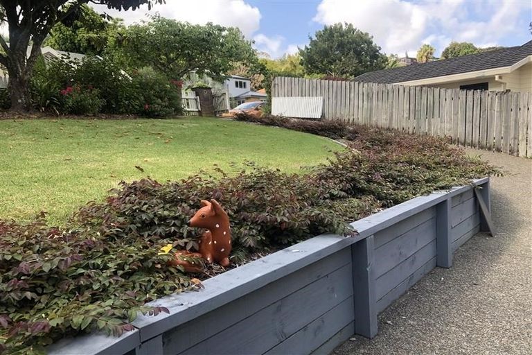 Photo of property in 16 Emlyn Place, Torbay, Auckland, 0630