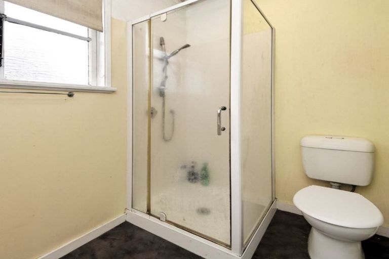 Photo of property in 1/132 Edmonton Road, Te Atatu South, Auckland, 0610