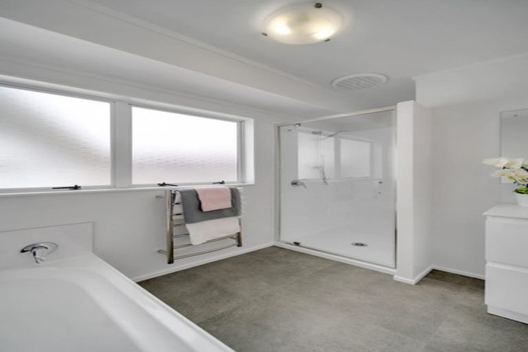 Photo of property in 60 De Quincey Terrace, Highland Park, Auckland, 2010