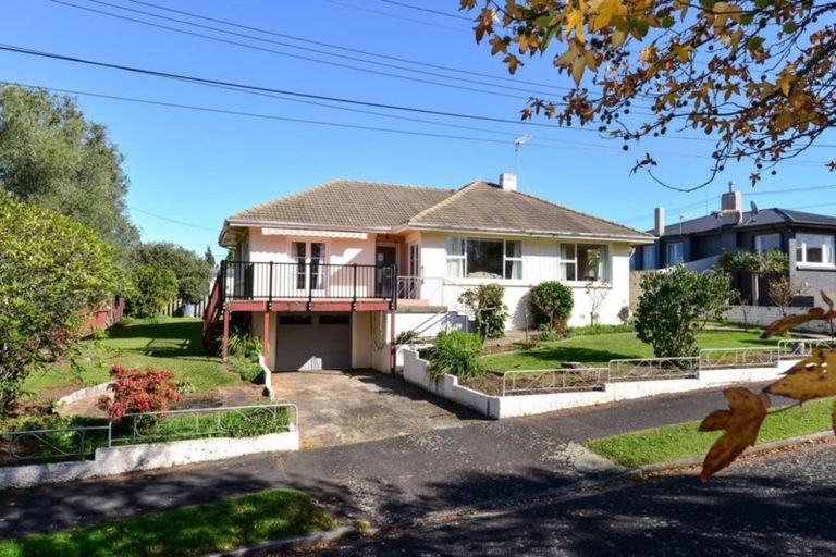 Photo of property in 4 Corbett Avenue, Hillcrest, Hamilton, 3216
