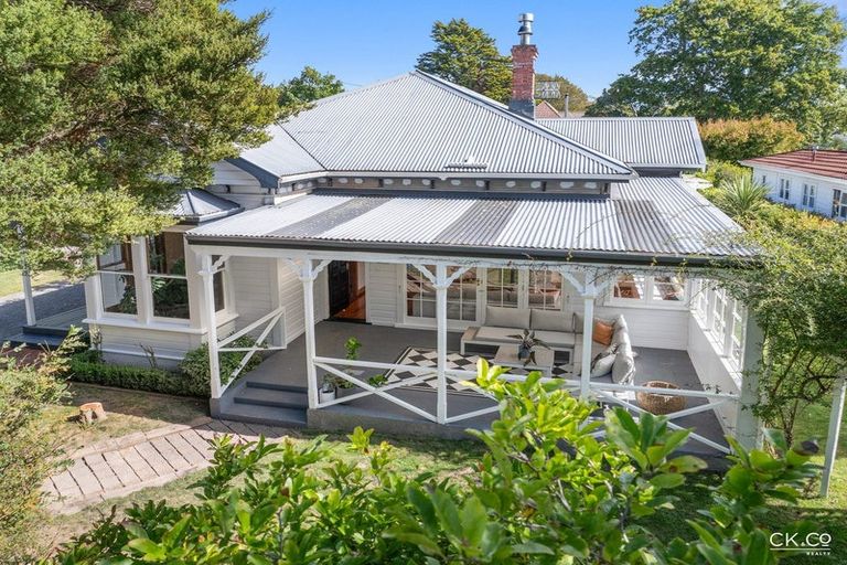 Photo of property in 2 Barton Road, Heretaunga, Upper Hutt, 5018