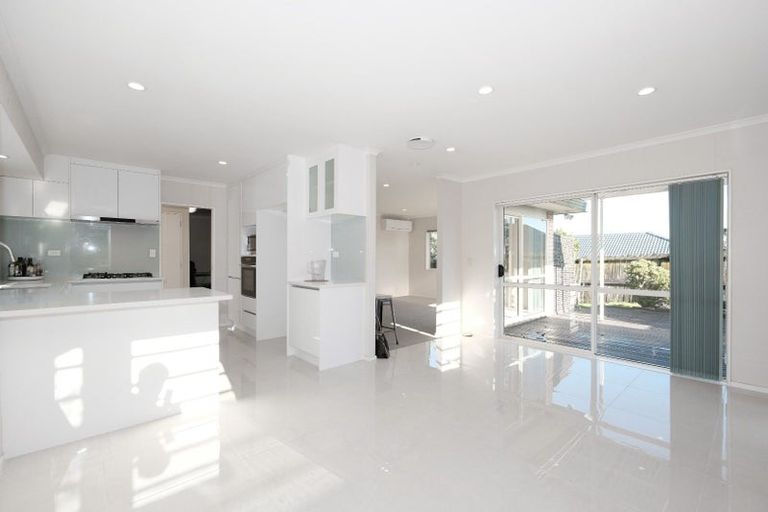 Photo of property in 2/6 Keenagh Rise, Dannemora, Auckland, 2016