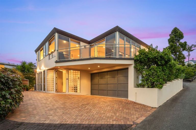 Photo of property in 2/8 Beach Road, Castor Bay, Auckland, 0620