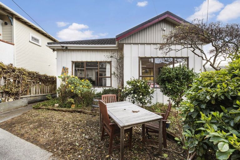 Photo of property in 192 Melbourne Road, Island Bay, Wellington, 6023