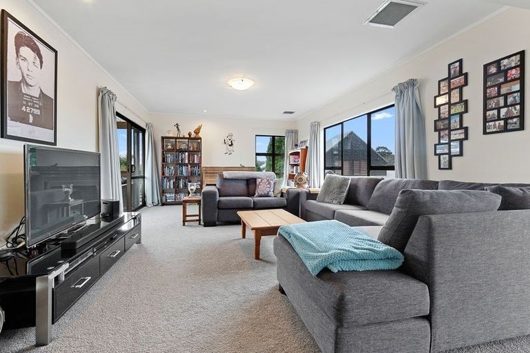 Photo of property in 12 Davita Place, Farm Cove, Auckland, 2012