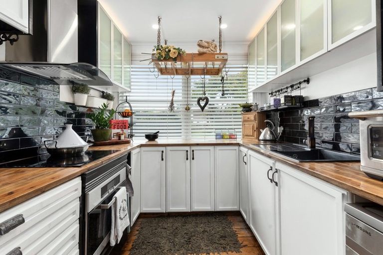 Photo of property in 15 Mamaku Street, Mamaku, 3020