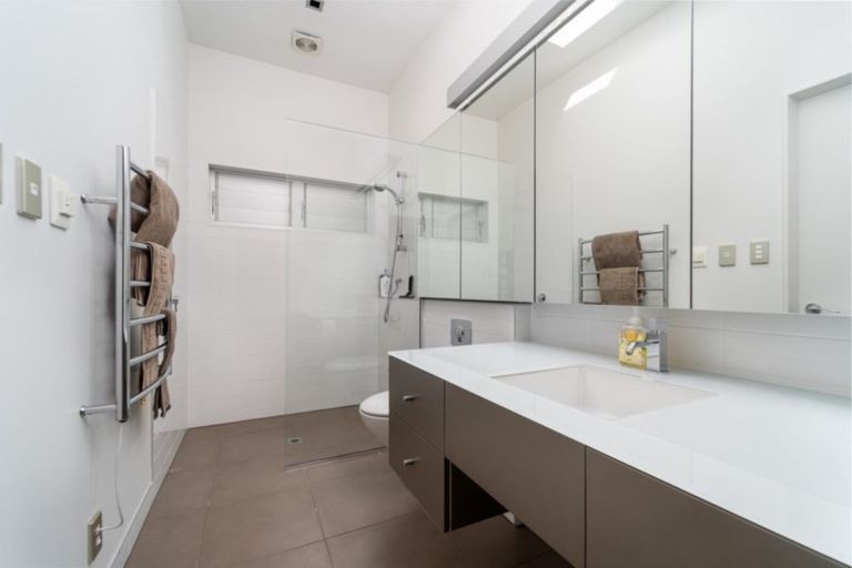 Photo of property in 101 Oxford Street, Martinborough, 5711