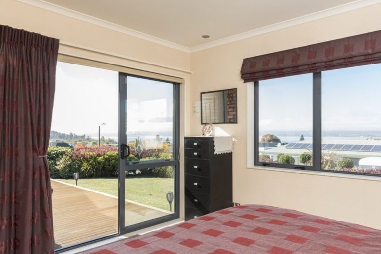 Photo of property in 3 Kinder Street, Acacia Bay, Taupo, 3330