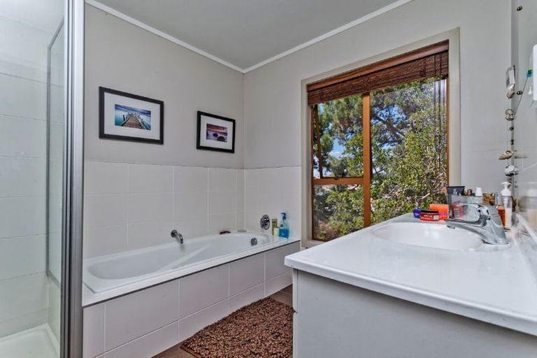 Photo of property in 30 Portobello Place, Torbay, Auckland, 0630