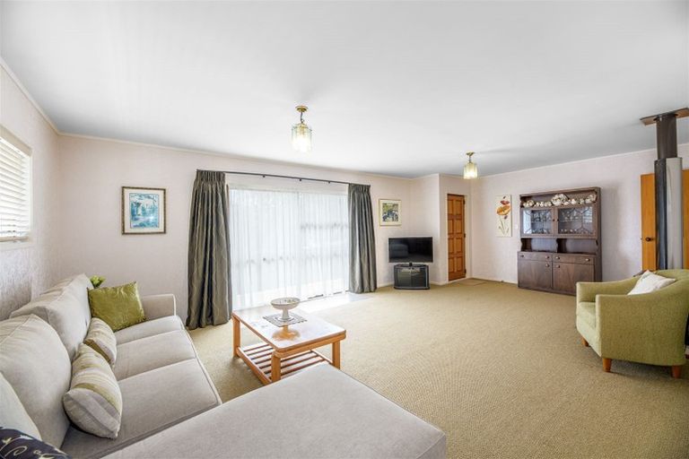 Photo of property in 1/246 Great North Road, Henderson, Auckland, 0612