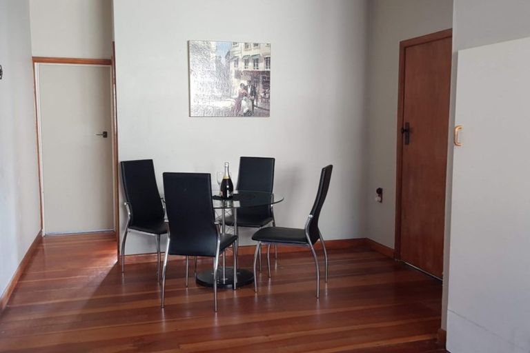 Photo of property in 35 Oxford Street, Fairfield, Hamilton, 3214