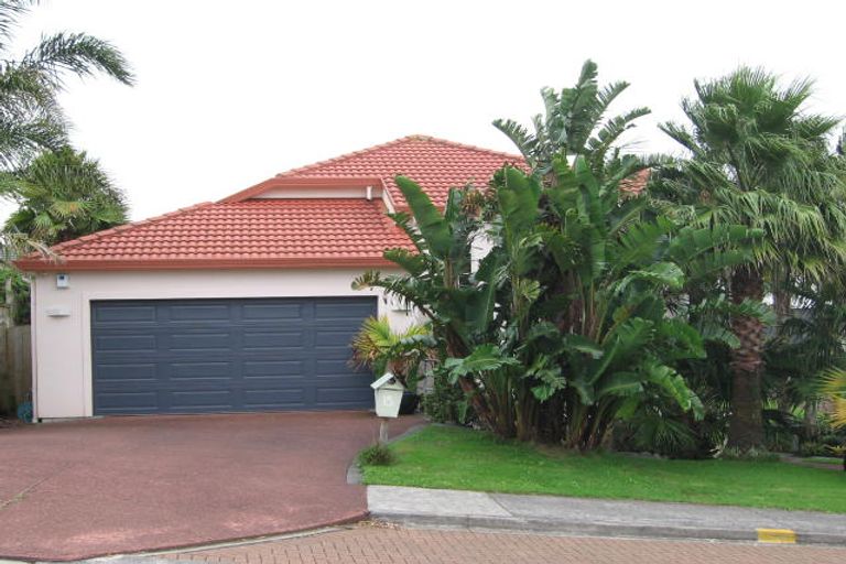 Photo of property in 15 San Fernando Way, Henderson, Auckland, 0612