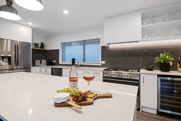 Photo of property in 84 Pakanga Grove, Pyes Pa, Tauranga, 3112