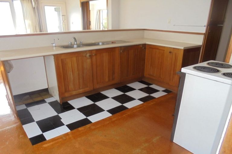 Photo of property in 35 Raleigh Road, Northcote, Auckland, 0627