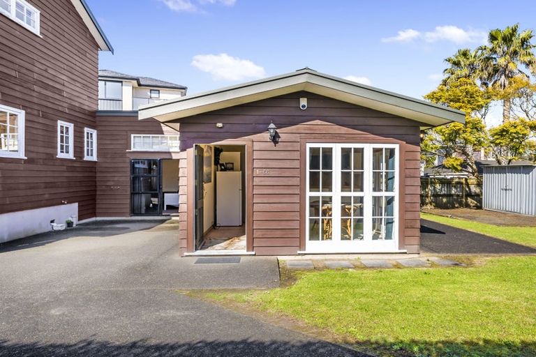 Photo of property in 66 Yeovil Road, Te Atatu Peninsula, Auckland, 0610
