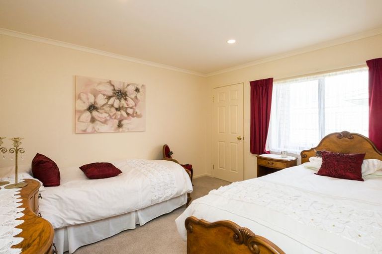 Photo of property in 143 Summerhill Drive, Fitzherbert, Palmerston North, 4410