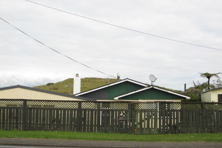 Photo of property in 93 Omata Road, Marfell, New Plymouth, 4310