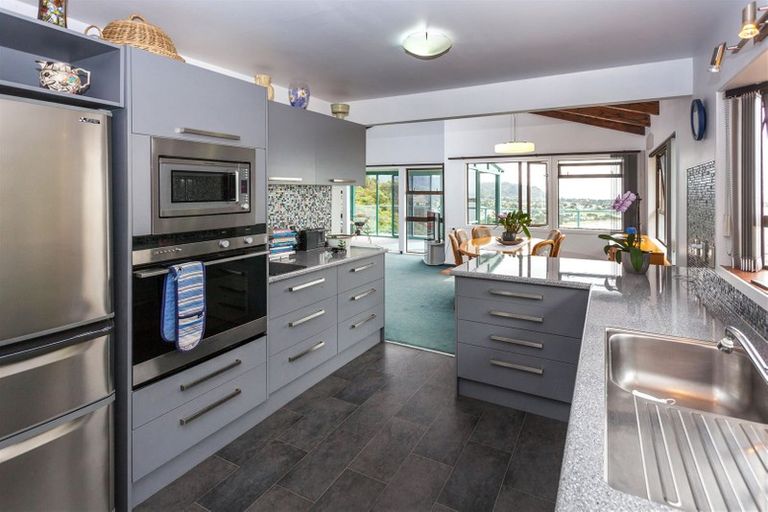 Photo of property in 8 Pine Grove, Tairua, 3508