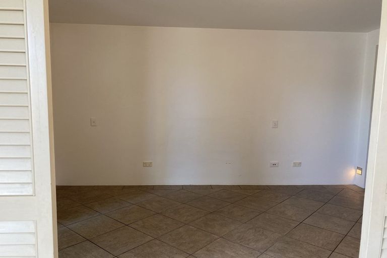 Photo of property in 1/60 Milford Road, Milford, Auckland, 0620