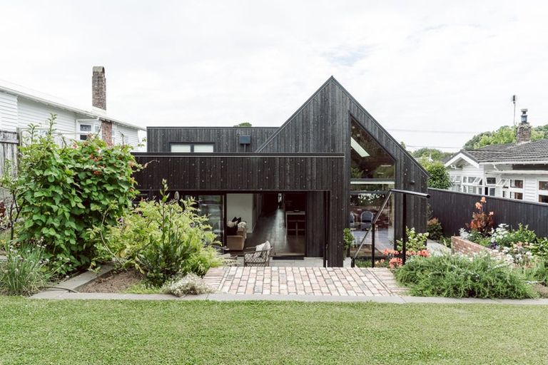 Photo of property in 20 Gilbert Street, New Plymouth, 4310