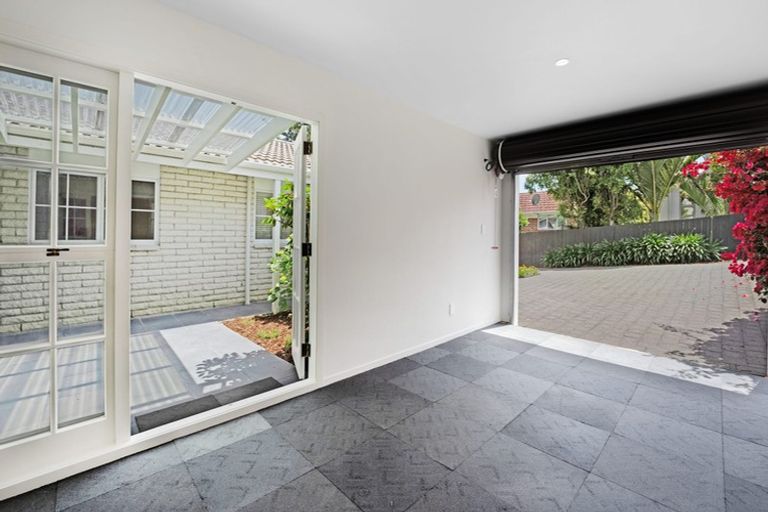 Photo of property in 2/2 Napoleon Avenue, Milford, Auckland, 0620