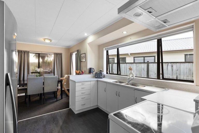 Photo of property in 17 Mercury Street, Milson, Palmerston North, 4414